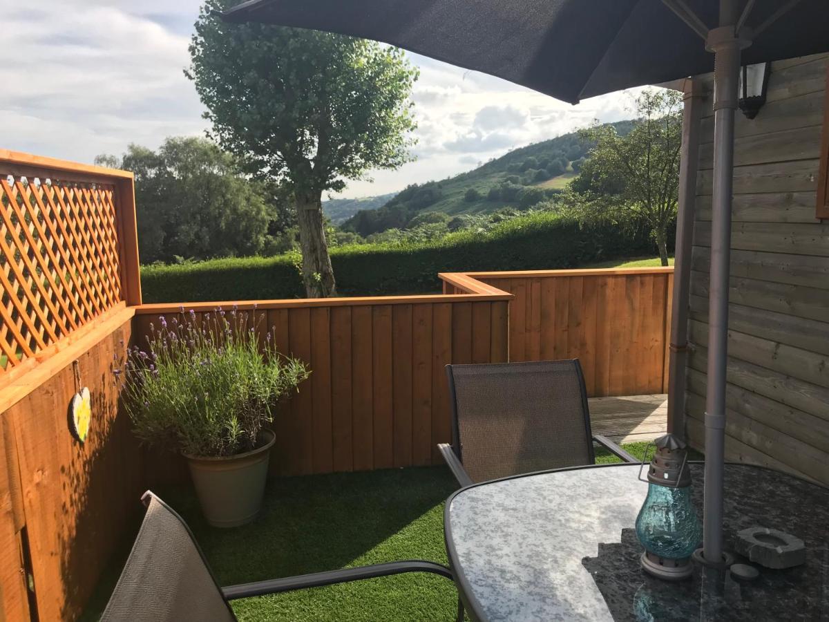 Swansea Log Cabin Pontardawe ภายนอก รูปภาพ