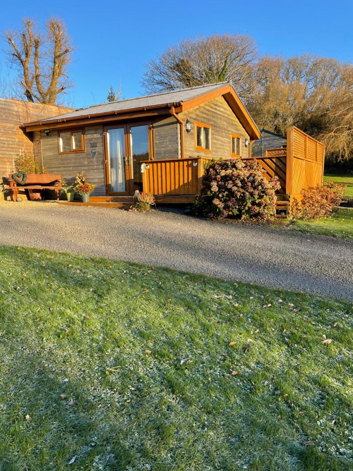 Swansea Log Cabin Pontardawe ภายนอก รูปภาพ