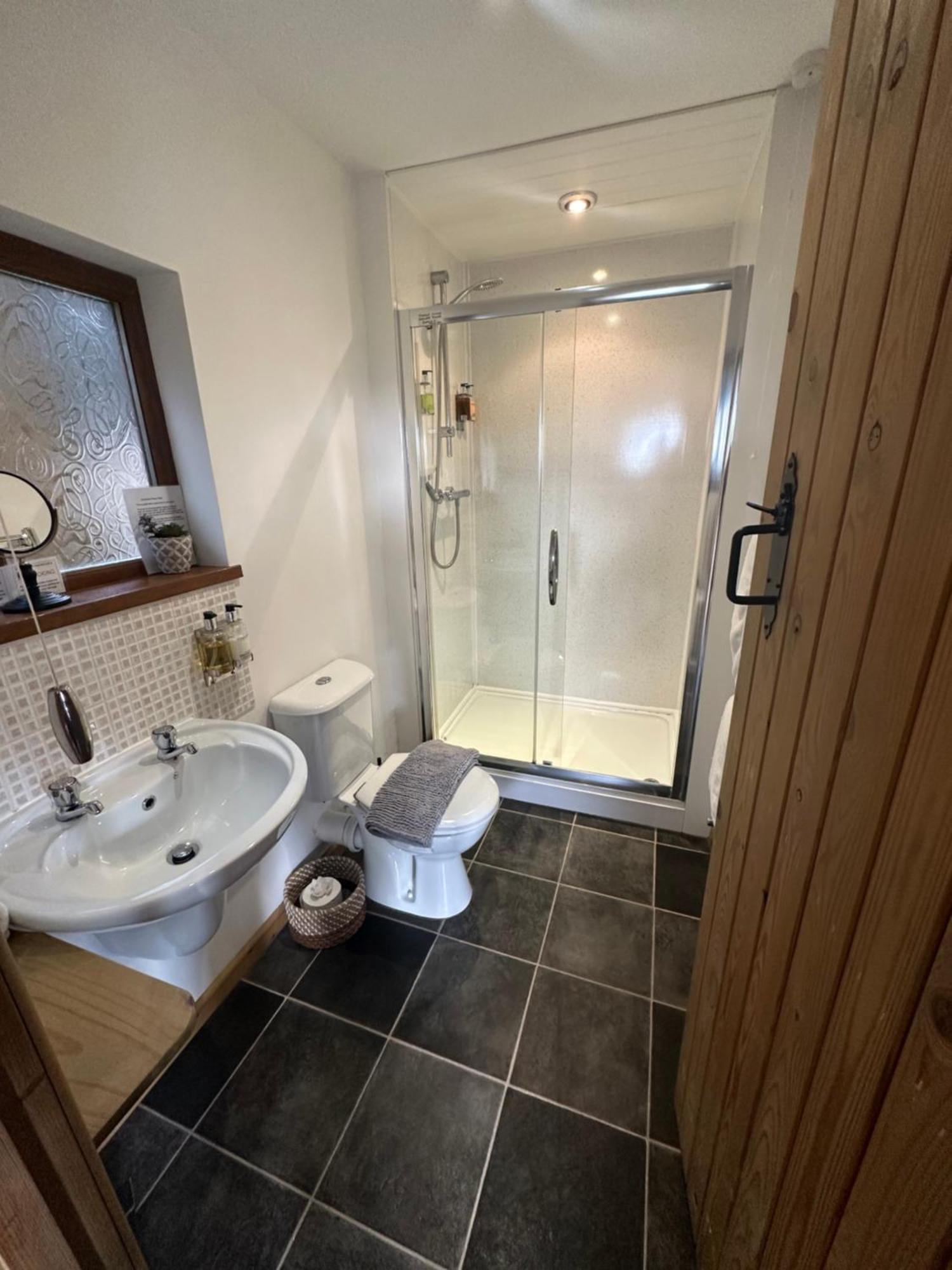 Swansea Log Cabin Pontardawe ภายนอก รูปภาพ