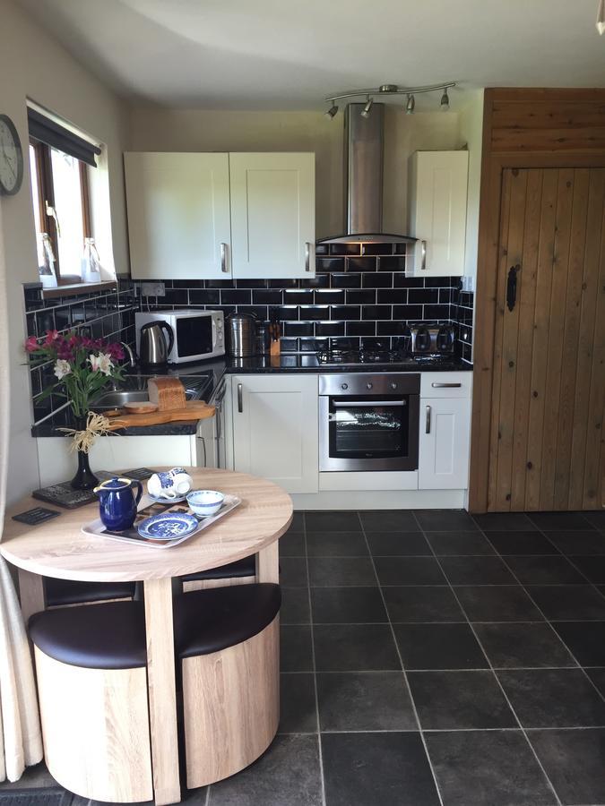 Swansea Log Cabin Pontardawe ภายนอก รูปภาพ