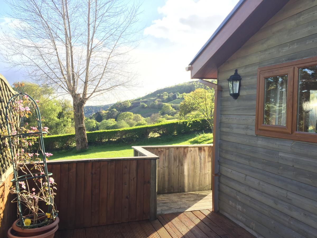 Swansea Log Cabin Pontardawe ภายนอก รูปภาพ