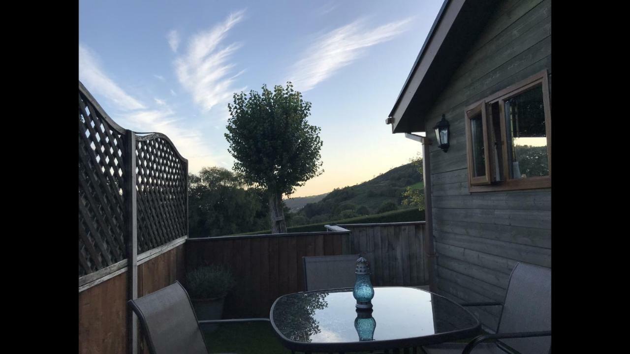 Swansea Log Cabin Pontardawe ภายนอก รูปภาพ